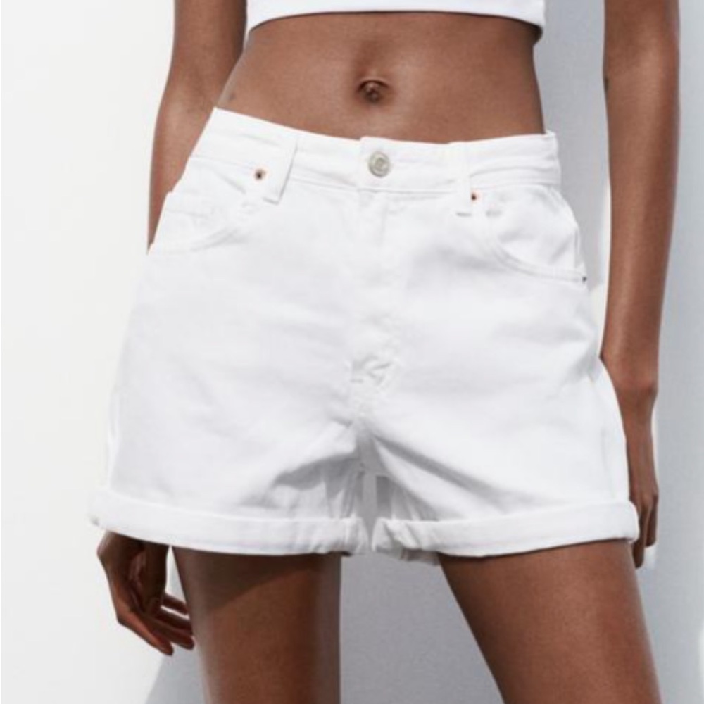 ZARA MOM-Shorts High-Rise size 10 in white wash